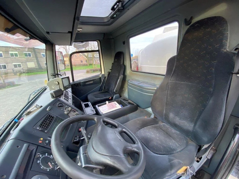 DAF 65CF-240 / FULL STEEL / POMP / 3 COMPARTIMENTS / 8350 LITER / ONLY:25969 KM / EURO-2 / MANUAL / GOOD CONDITION DAF 65CF-240 / FULL STEEL / POMP / 3 COMPARTIMENTS / 8350 LITER / ONLY:25969 KM / EURO-2 / MANUAL / GOOD CONDITION: slika 18