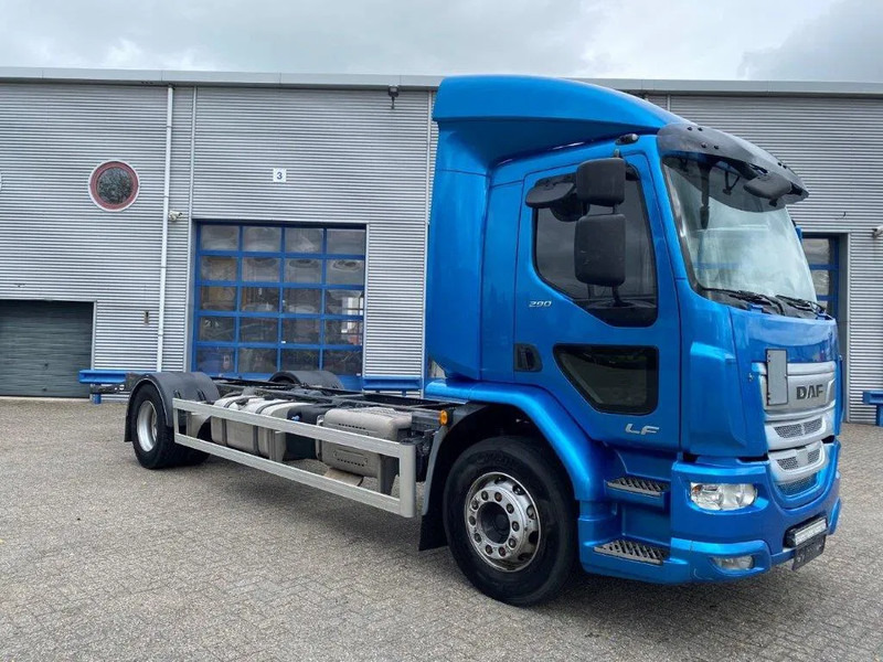 DAF LF290 / ONLY:429873KM / LWDS / GOOD TYRES / AUTOMATIC / EURO-6 / 2018 - Kamion sa golom šasijom i zatvorenom kabinom: slika 2 DAF LF290 / ONLY:429873KM / LWDS / GOOD TYRES / AUTOMATIC / EURO-6 / 2018 - Kamion sa golom šasijom i zatvorenom kabinom: slika 2