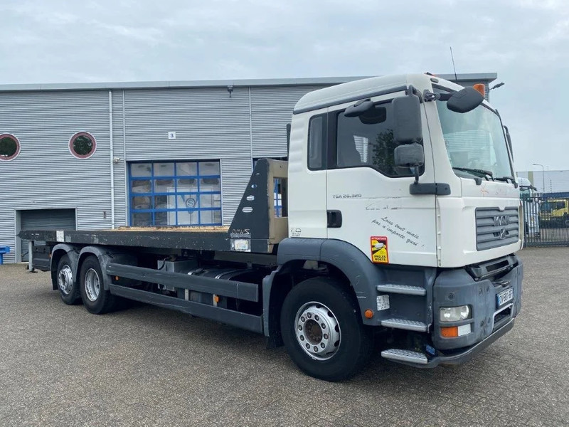 MAN TGA26.320 / SLIDING PLATEAU / WINCH / LIFT AXLE / MACHINE CARRIER / MANUAL / EURO-4 / 2007 - Kamion sa tovarnim sandukom: slika 4 MAN TGA26.320 / SLIDING PLATEAU / WINCH / LIFT AXLE / MACHINE CARRIER / MANUAL / EURO-4 / 2007 - Kamion sa tovarnim sandukom: slika 4