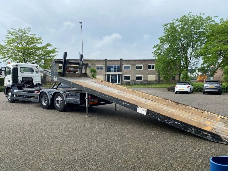 MAN TGA26.320 / SLIDING PLATEAU / WINCH / LIFT AXLE / MACHINE CARRIER / MANUAL / EURO-4 / 2007 - Kamion sa tovarnim sandukom: slika 5 MAN TGA26.320 / SLIDING PLATEAU / WINCH / LIFT AXLE / MACHINE CARRIER / MANUAL / EURO-4 / 2007 - Kamion sa tovarnim sandukom: slika 5