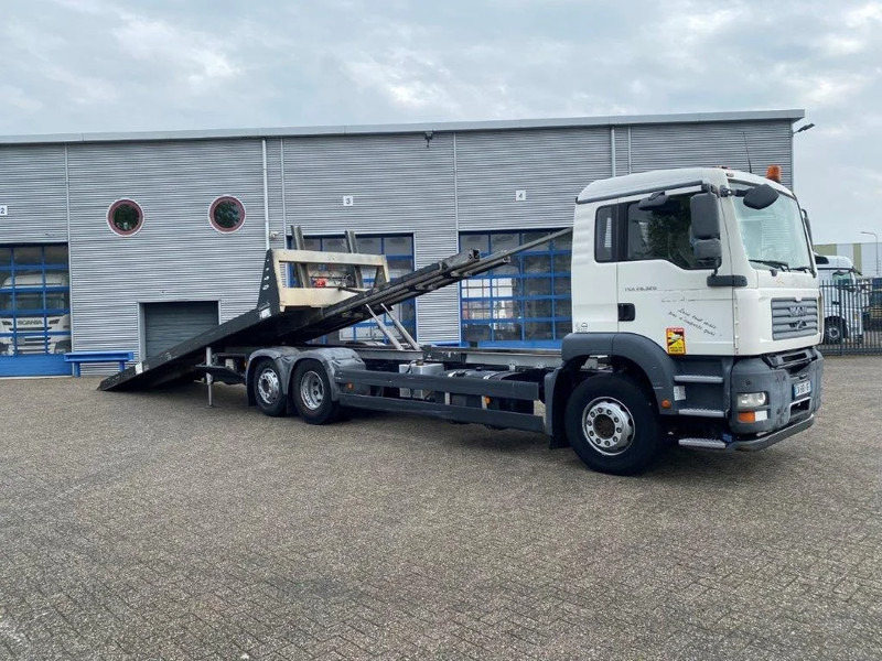 MAN TGA26.320 / SLIDING PLATEAU / WINCH / LIFT AXLE / MACHINE CARRIER / MANUAL / EURO-4 / 2007 - Kamion sa tovarnim sandukom: slika 3 MAN TGA26.320 / SLIDING PLATEAU / WINCH / LIFT AXLE / MACHINE CARRIER / MANUAL / EURO-4 / 2007 - Kamion sa tovarnim sandukom: slika 3