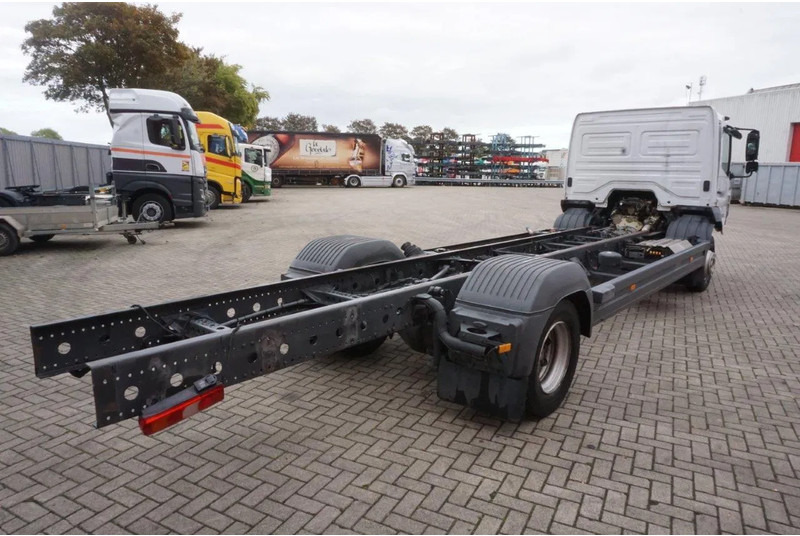 Mercedes-Benz ATEGO 1221 / ENGINE RUNNING / ONLY:253095 KM / AUTOMATIC / EURO-6 / 2017 - Kamion sa golom šasijom i zatvorenom kabinom: slika 4 Mercedes-Benz ATEGO 1221 / ENGINE RUNNING / ONLY:253095 KM / AUTOMATIC / EURO-6 / 2017 - Kamion sa golom šasijom i zatvorenom kabinom: slika 4