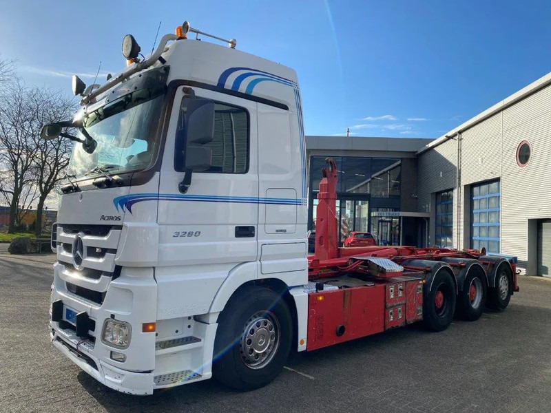 Mercedes-Benz Actros 3260 V8 / 15,9L / 8X4 / BIG AXLE / PALFINGER T26 HOOKLIFT / LIFT+LENKACHSE / FULL-AIR / AIRCO / AUTOMATIC / EURO-5 / 2013 - Kamion sa hidrauličnom kukom: slika 3 Mercedes-Benz Actros 3260 V8 / 15,9L / 8X4 / BIG AXLE / PALFINGER T26 HOOKLIFT / LIFT+LENKACHSE / FULL-AIR / AIRCO / AUTOMATIC / EURO-5 / 2013 - Kamion sa hidrauličnom kukom: slika 3