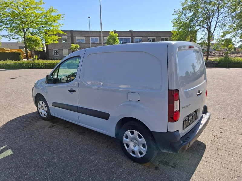 Peugeot Partner 1.6 HDI / TUV:12-01-2026 / AIRCO / CLOSED BOX / MANUAL / EURO-5 b / 2015 - Mali kombi: slika 3 Peugeot Partner 1.6 HDI / TUV:12-01-2026 / AIRCO / CLOSED BOX / MANUAL / EURO-5 b / 2015 - Mali kombi: slika 3