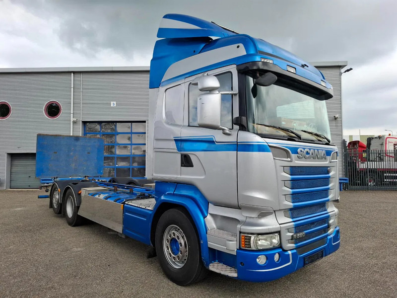Scania R580 V8 / RETARDER / LIFT+LENKACHSE / FULL-AIR / PLATFORM 2000 KG / LEATHER / AIRCO / AUTOMATIC / EURO-6 / 2014 - Kamion sa golom šasijom i zatvorenom kabinom: slika 2 Scania R580 V8 / RETARDER / LIFT+LENKACHSE / FULL-AIR / PLATFORM 2000 KG / LEATHER / AIRCO / AUTOMATIC / EURO-6 / 2014 - Kamion sa golom šasijom i zatvorenom kabinom: slika 2