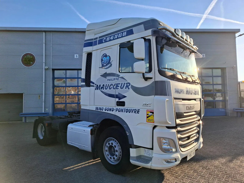 DAF XF106-460 / INTARDER / DEB / MANUAL / AIRCO / CLEAN TRUCK / EURO-6 / 2014 - Tegljač: slika 2 DAF XF106-460 / INTARDER / DEB / MANUAL / AIRCO / CLEAN TRUCK / EURO-6 / 2014 - Tegljač: slika 2