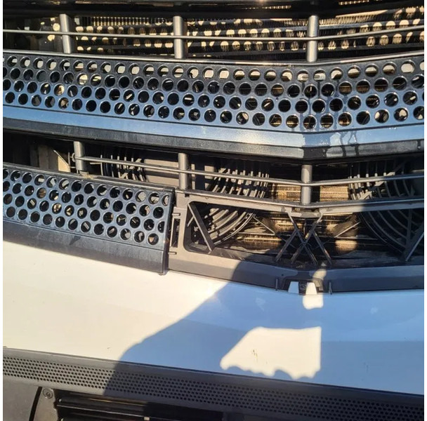 Tegljač Mercedes-Benz ACTROS 1863 / ENGINE RUNNING / RETARDER / PARK-COOL /HYDRAULICS / ONLY: 268593KM / GIGA-SPACE / MIRRORCAM / AUTOMATIC / EURO-6 /: slika 14 Tegljač Mercedes-Benz ACTROS 1863 / ENGINE RUNNING / RETARDER / PARK-COOL /HYDRAULICS / ONLY: 268593KM / GIGA-SPACE / MIRRORCAM / AUTOMATIC / EURO-6 /: slika 14