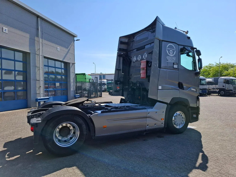 Renault T520 / TUV:29-10-2025 / DOUBLE TANK / PARKCOOL / ALCOA / FRIDGE / 2XBED / AUTOMATIC / EURO-6 / 2015 - Tegljač: slika 5 Renault T520 / TUV:29-10-2025 / DOUBLE TANK / PARKCOOL / ALCOA / FRIDGE / 2XBED / AUTOMATIC / EURO-6 / 2015 - Tegljač: slika 5