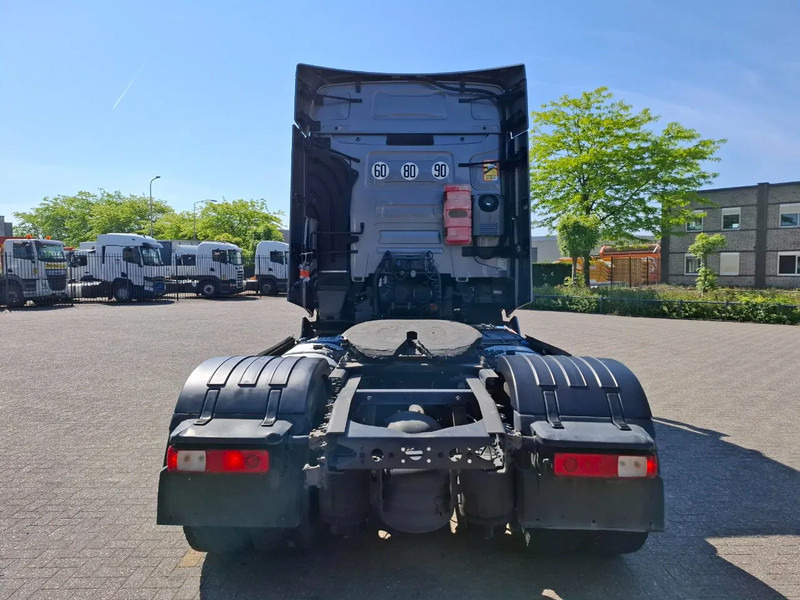 Renault T520 / TUV:29-10-2025 / DOUBLE TANK / PARKCOOL / ALCOA / FRIDGE / 2XBED / AUTOMATIC / EURO-6 / 2015 - Tegljač: slika 4 Renault T520 / TUV:29-10-2025 / DOUBLE TANK / PARKCOOL / ALCOA / FRIDGE / 2XBED / AUTOMATIC / EURO-6 / 2015 - Tegljač: slika 4