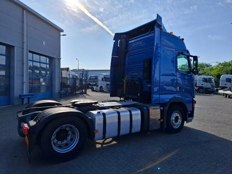 Volvo FH13-400 / HYDRAULICS / NL TRUCK / TUV:14-09-2025 / GLOBETROTTER / FRIGDE / AIRCO / AUTOMATIC / EURO-5 / 2006 - Tegljač: slika 5 Volvo FH13-400 / HYDRAULICS / NL TRUCK / TUV:14-09-2025 / GLOBETROTTER / FRIGDE / AIRCO / AUTOMATIC / EURO-5 / 2006 - Tegljač: slika 5