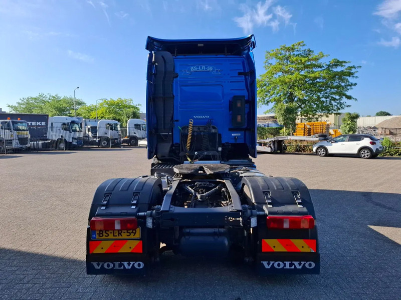 Volvo FH13-400 / HYDRAULICS / NL TRUCK / TUV:14-09-2025 / GLOBETROTTER / FRIGDE / AIRCO / AUTOMATIC / EURO-5 / 2006 - Tegljač: slika 4 Volvo FH13-400 / HYDRAULICS / NL TRUCK / TUV:14-09-2025 / GLOBETROTTER / FRIGDE / AIRCO / AUTOMATIC / EURO-5 / 2006 - Tegljač: slika 4