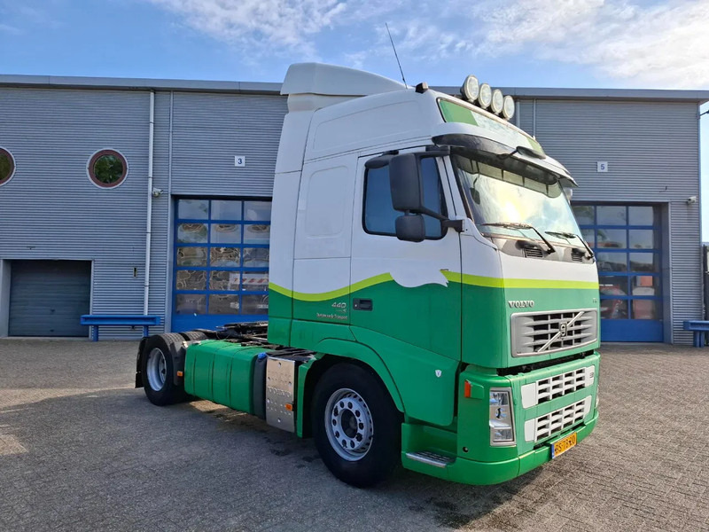 Volvo FH13-440 / NL TRUCK / AIRCO / WEBASTO PARKHEAT / AUTOMATIC / EURO-5 / 2007 - Tegljač: slika 2 Volvo FH13-440 / NL TRUCK / AIRCO / WEBASTO PARKHEAT / AUTOMATIC / EURO-5 / 2007 - Tegljač: slika 2
