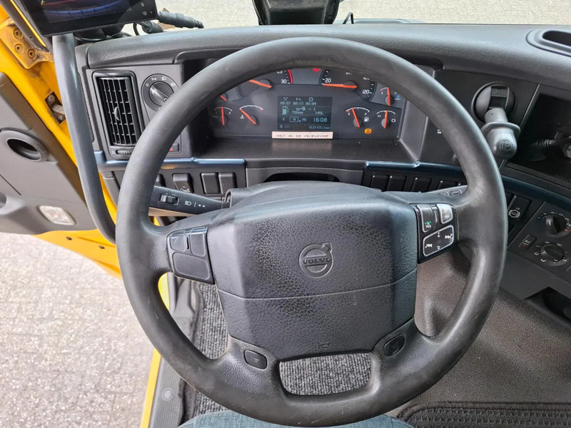 Kamion sa zatvorenim sandukom Volvo FH13-420 / NL TRUCK / PLATFORM 2000KG / AIRCO / FRIDGE / AUTOMATIC / EURO-5 / 2010: slika 17