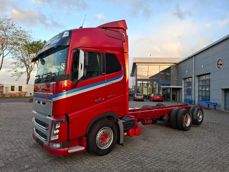 Volvo FH16-750 / BIG AXLE / VEB+ / ONLY:679711 KM / DYNAMIC STEERING / NAVI / LWDS / FULL-AIR / AUTOMATIC / EURO-6 / 2018 - Kamion sa golom šasijom i zatvorenom kabinom: slika 1 Volvo FH16-750 / BIG AXLE / VEB+ / ONLY:679711 KM / DYNAMIC STEERING / NAVI / LWDS / FULL-AIR / AUTOMATIC / EURO-6 / 2018 - Kamion sa golom šasijom i zatvorenom kabinom: slika 1