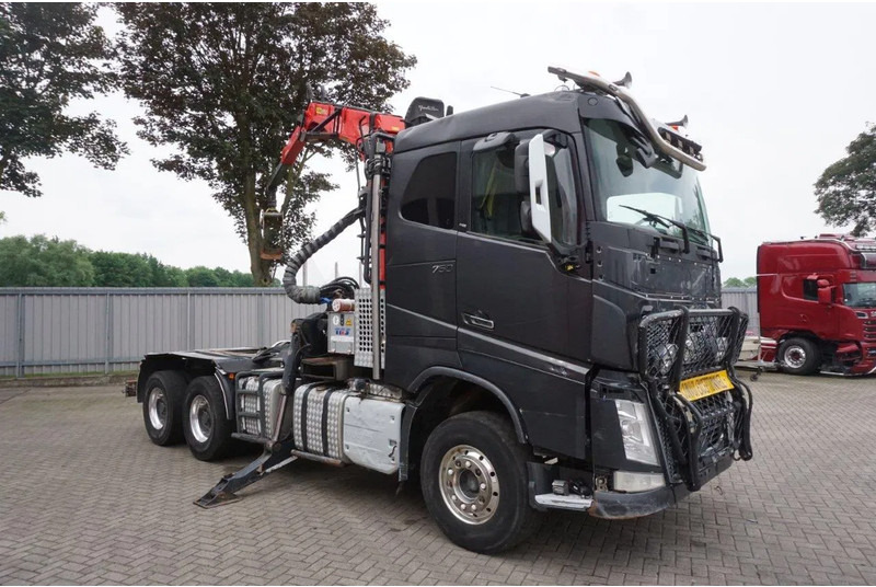 Volvo FH16-750 / ENGINE RUNNING / 6x4 / RETARDER / BIG AXLE / VEB+ / PALFINGER FD250 / EURO-6 / 2016 - Šticar, Kamion sa dizalicom: slika 4 Volvo FH16-750 / ENGINE RUNNING / 6x4 / RETARDER / BIG AXLE / VEB+ / PALFINGER FD250 / EURO-6 / 2016 - Šticar, Kamion sa dizalicom: slika 4