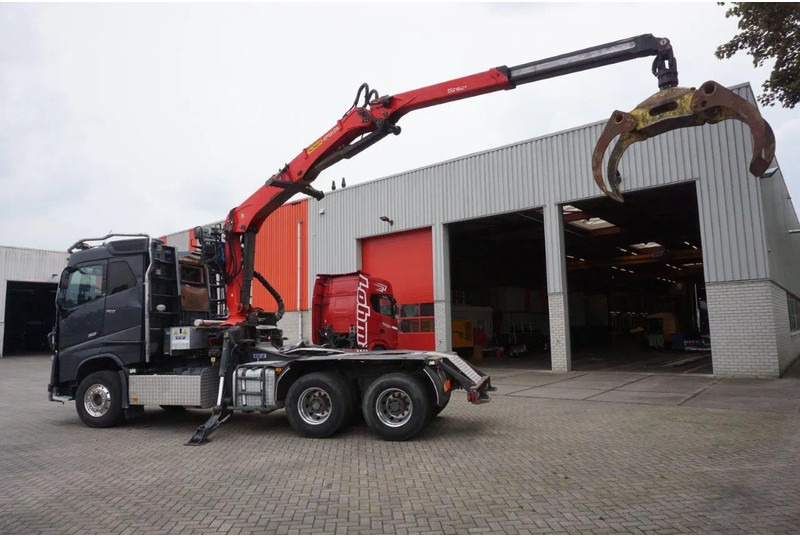 Volvo FH16-750 / ENGINE RUNNING / 6x4 / RETARDER / BIG AXLE / VEB+ / PALFINGER FD250 / EURO-6 / 2016 - Šticar, Kamion sa dizalicom: slika 5 Volvo FH16-750 / ENGINE RUNNING / 6x4 / RETARDER / BIG AXLE / VEB+ / PALFINGER FD250 / EURO-6 / 2016 - Šticar, Kamion sa dizalicom: slika 5