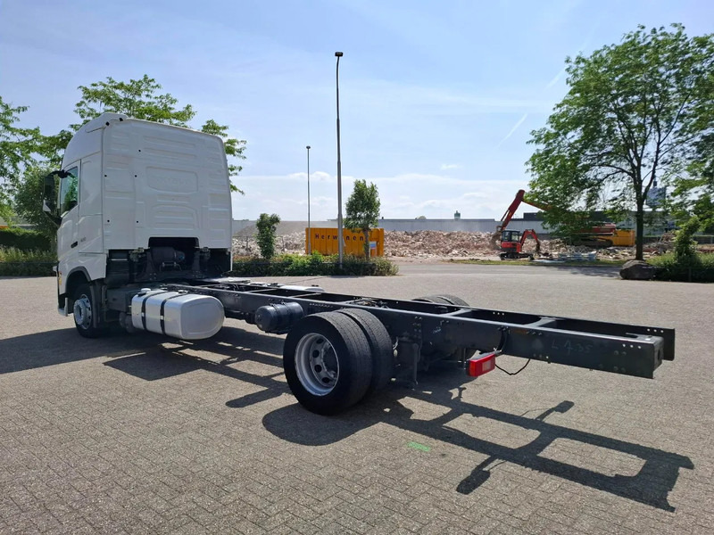 Volvo FH4-420 / PTO / DOUBLE TANK / I-PARKCOOL / VEB+ / LWDS / TUV:10-07-2025 / AUTOMATIC / EURO-6 / 2016 - Kamion sa golom šasijom i zatvorenom kabinom: slika 3 Volvo FH4-420 / PTO / DOUBLE TANK / I-PARKCOOL / VEB+ / LWDS / TUV:10-07-2025 / AUTOMATIC / EURO-6 / 2016 - Kamion sa golom šasijom i zatvorenom kabinom: slika 3
