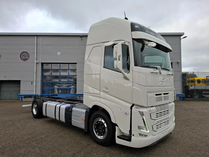 Volvo FH5-500 / XL / VEB+ / I-SAVE / I-PARKCOOL / ONLY:175784 KM / GERMAN TRUCK / FULL-AIR / WB:490 / ALCOA / LEATHER / 2023 - Kamion sa golom šasijom i zatvorenom kabinom: slika 2 Volvo FH5-500 / XL / VEB+ / I-SAVE / I-PARKCOOL / ONLY:175784 KM / GERMAN TRUCK / FULL-AIR / WB:490 / ALCOA / LEATHER / 2023 - Kamion sa golom šasijom i zatvorenom kabinom: slika 2