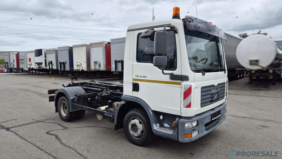 MAN TGL 12.180 4x2 BB EURO 3 - Hákový nosič kontejnerů - Kamion sa hidrauličnom kukom: slika 1 MAN TGL 12.180 4x2 BB EURO 3 - Hákový nosič kontejnerů - Kamion sa hidrauličnom kukom: slika 1
