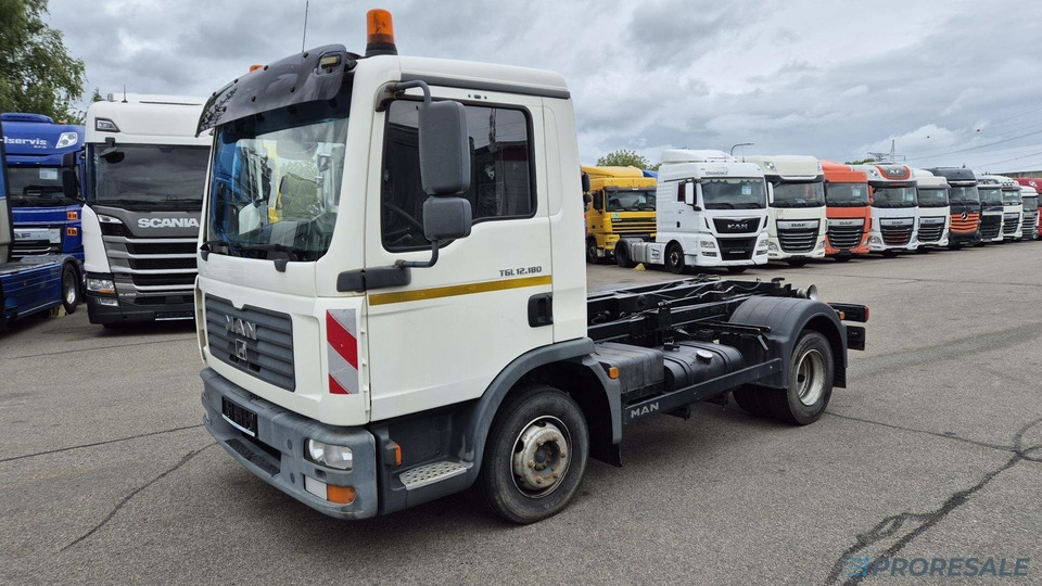 MAN TGL 12.180 4x2 BB EURO 3 - Hákový nosič kontejnerů - Kamion sa hidrauličnom kukom: slika 2 MAN TGL 12.180 4x2 BB EURO 3 - Hákový nosič kontejnerů - Kamion sa hidrauličnom kukom: slika 2
