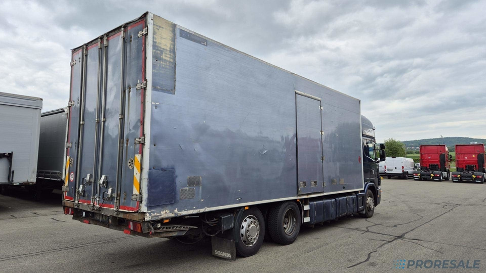 SCANIA R124 LB 6X2 EURO 3 - skříňový + hydraulické čelo - Kamion sa zatvorenim sandukom: slika 3 SCANIA R124 LB 6X2 EURO 3 - skříňový + hydraulické čelo - Kamion sa zatvorenim sandukom: slika 3