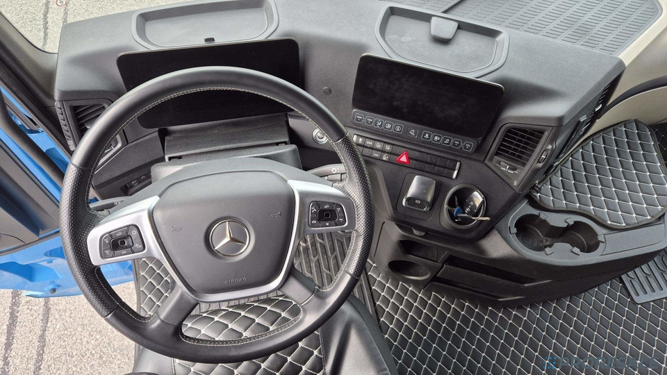 MERCEDES-BENZ ACTROS 1848 LSRL GIGA SPACE EURO 6 - Tegljač: slika 4 MERCEDES-BENZ ACTROS 1848 LSRL GIGA SPACE EURO 6 - Tegljač: slika 4
