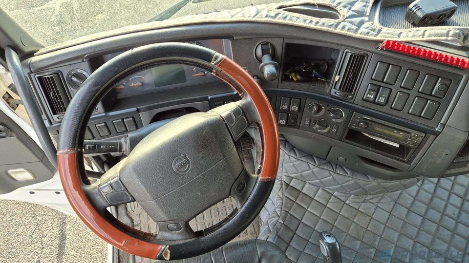 VOLVO FH 13.420 42T LOW DECK EURO 5/EEV - Tegljač: slika 4 VOLVO FH 13.420 42T LOW DECK EURO 5/EEV - Tegljač: slika 4