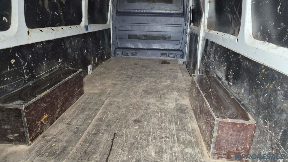 VOLKSWAGEN CRAFTER 2,0 TDi 100 kW skříňový - Dostavno vozilo sa zatvorenim sandukom: slika 4 VOLKSWAGEN CRAFTER 2,0 TDi 100 kW skříňový - Dostavno vozilo sa zatvorenim sandukom: slika 4
