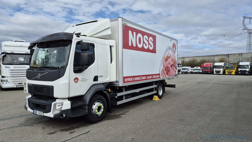 VOLVO FL 250 BB EURO 6 - mrazírna + CARRIER XARIOS 600 EL MAXI - Hladnjača: slika 2 VOLVO FL 250 BB EURO 6 - mrazírna + CARRIER XARIOS 600 EL MAXI - Hladnjača: slika 2