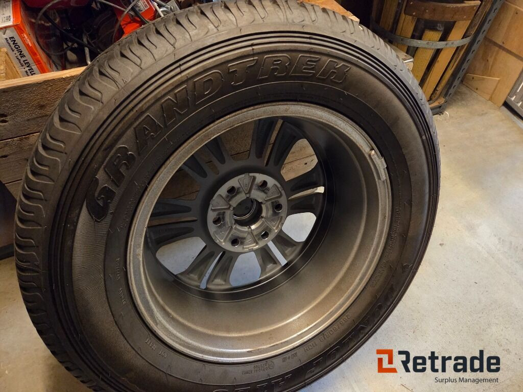 4 stk ubrukte felger og dekk som passer Mitsubishi L200 2022 mod - Građevinska oprema: slika 5 4 stk ubrukte felger og dekk som passer Mitsubishi L200 2022 mod - Građevinska oprema: slika 5