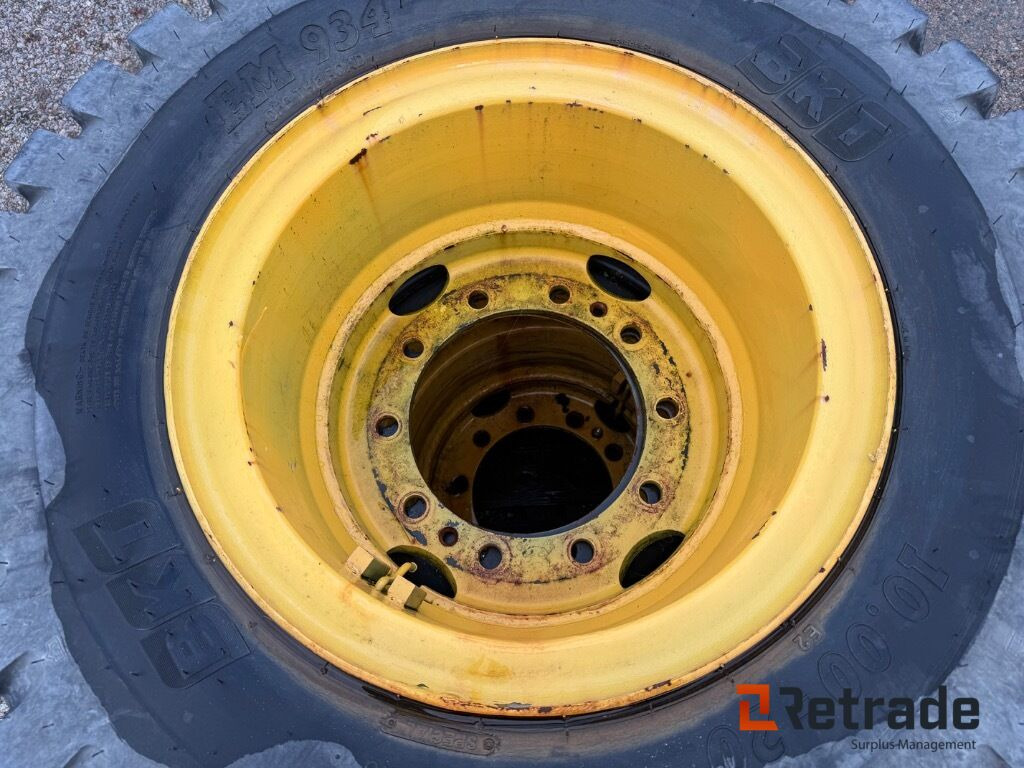 8 däck på fälg till Volvo Grävmaskin 10,00-20 - Kompletan točak za Bager: slika 4 8 däck på fälg till Volvo Grävmaskin 10,00-20 - Kompletan točak za Bager: slika 4