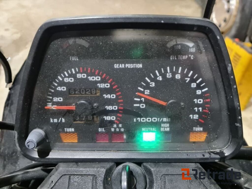 85 SUZUKI GSX 75O ES - Motocikl: slika 2 85 SUZUKI GSX 75O ES - Motocikl: slika 2