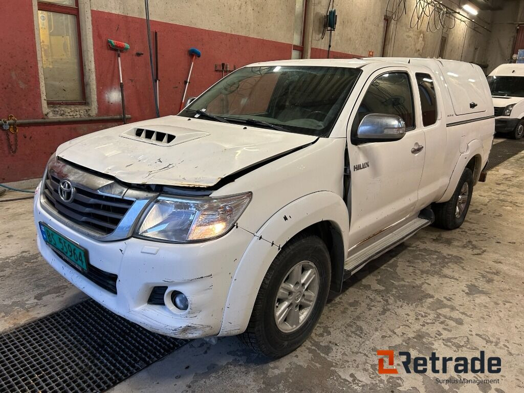 Bil Toyota Hilux 4wd N2 - Automobil: slika 2 Bil Toyota Hilux 4wd N2 - Automobil: slika 2