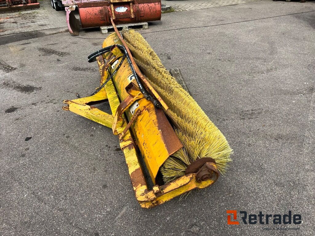 Forskelligt udstyr FM Hydraulisk fejekost - Metle: slika 1 Forskelligt udstyr FM Hydraulisk fejekost - Metle: slika 1