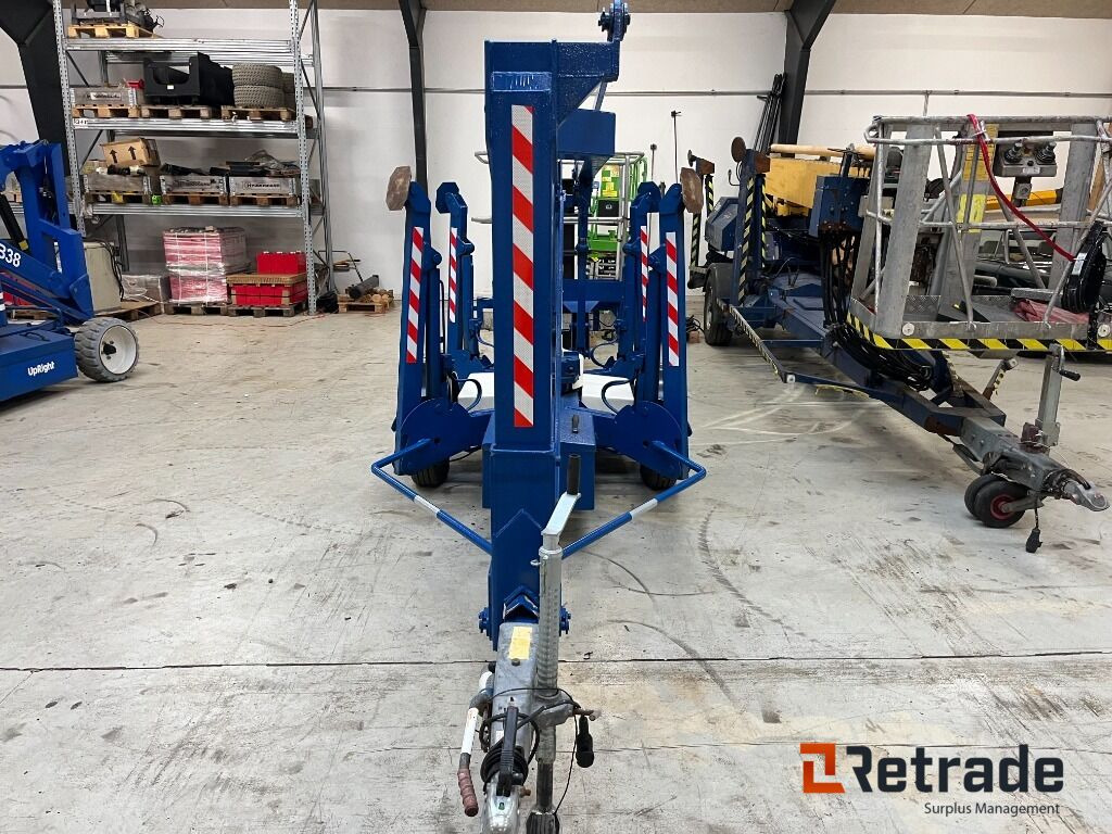 UpRight TL38 trailerlift - 13,5m - Građevinska mašina: slika 2 UpRight TL38 trailerlift - 13,5m - Građevinska mašina: slika 2