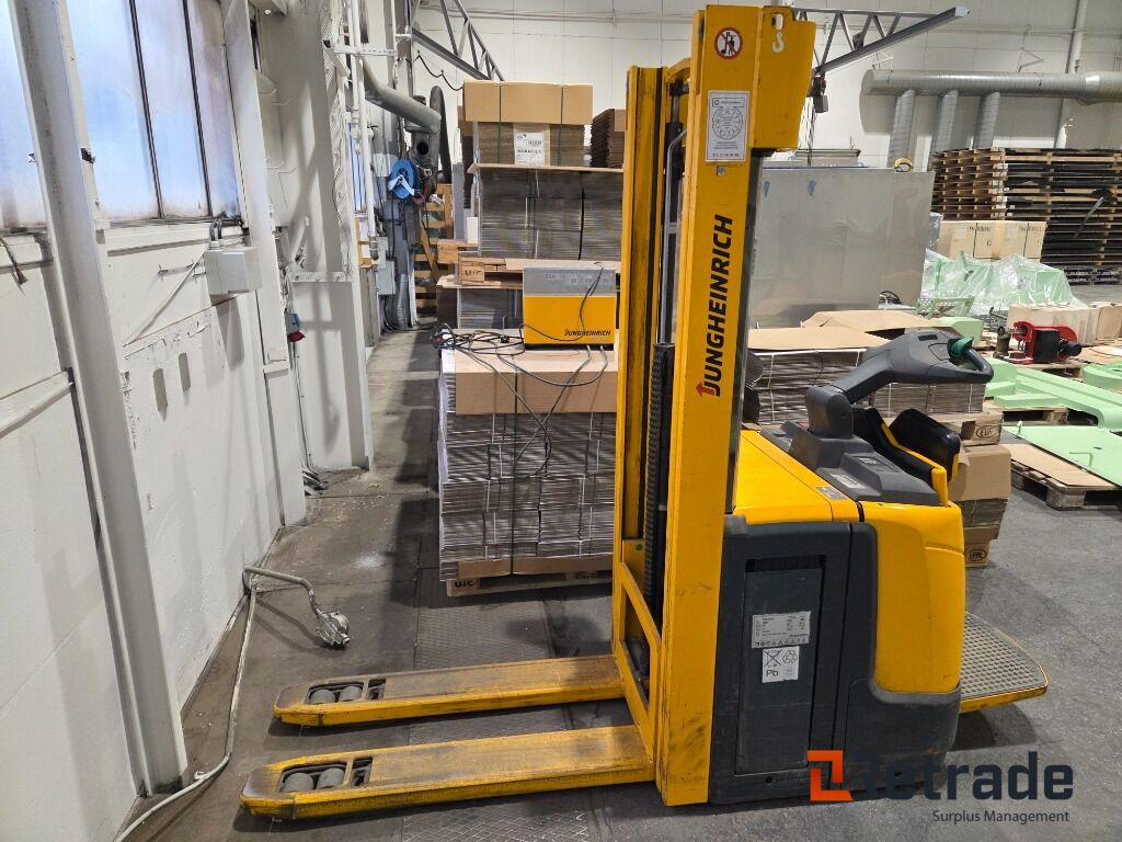 Jungheinrich erc 216z med lader 2015 mod - Slagač: slika 1 Jungheinrich erc 216z med lader 2015 mod - Slagač: slika 1