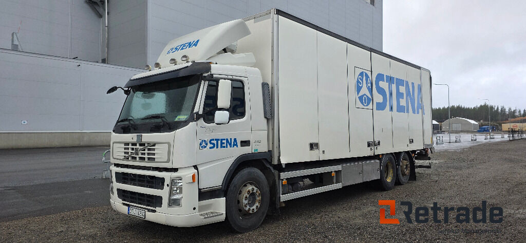 Lastbil Volvo FM 440 6X2 - Kamion sa zatvorenim sandukom: slika 1 Lastbil Volvo FM 440 6X2 - Kamion sa zatvorenim sandukom: slika 1