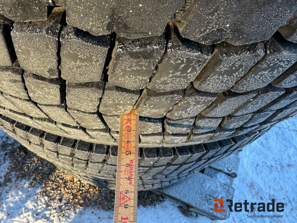 Parti med däck och fälg Volvo lastbil - Kompletan točak za Kamion: slika 5 Parti med däck och fälg Volvo lastbil - Kompletan točak za Kamion: slika 5