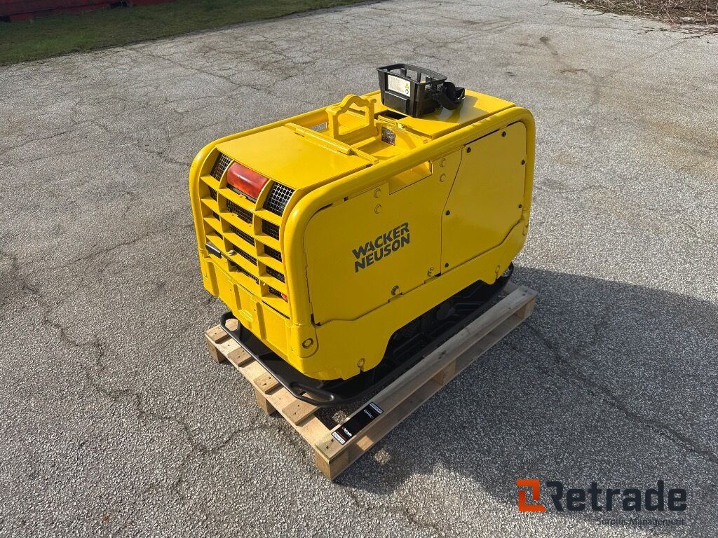 Pladevibrator Wacker Neuson Dpu80 R Remote - Građevinska oprema: slika 1 Pladevibrator Wacker Neuson Dpu80 R Remote - Građevinska oprema: slika 1
