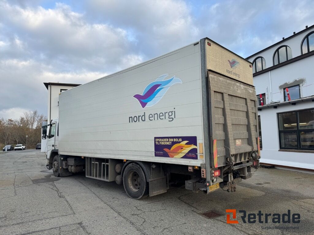 VOLVO FM 330 4X2 - Kamion sa zatvorenim sandukom: slika 4 VOLVO FM 330 4X2 - Kamion sa zatvorenim sandukom: slika 4