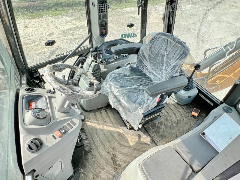 Case 851FX Plus 4WD - New / Unused / Telescopic - Bager utovarivač: slika 5 Case 851FX Plus 4WD - New / Unused / Telescopic - Bager utovarivač: slika 5