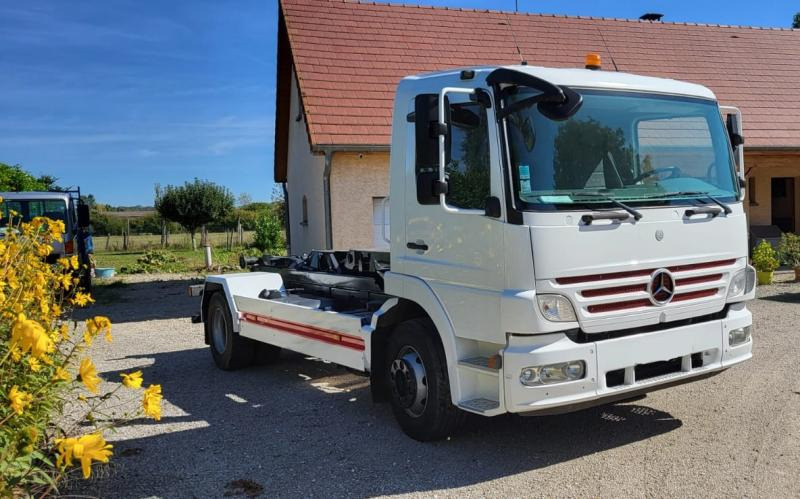 Mercedes Atego - Kamion za utovaranje kontejnera: slika 1 Mercedes Atego - Kamion za utovaranje kontejnera: slika 1
