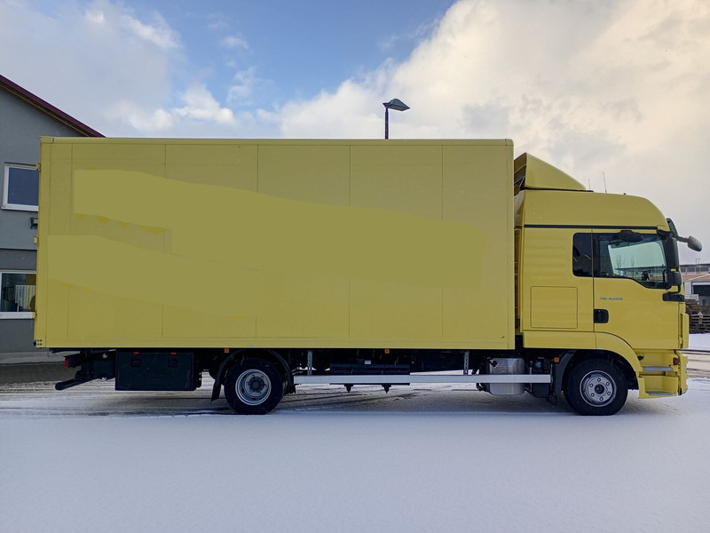 MAN Koffer 8.220 TGL Euro 6 2X Schlafplatz AHK - Kamion sa zatvorenim sandukom: slika 4 MAN Koffer 8.220 TGL Euro 6 2X Schlafplatz AHK - Kamion sa zatvorenim sandukom: slika 4