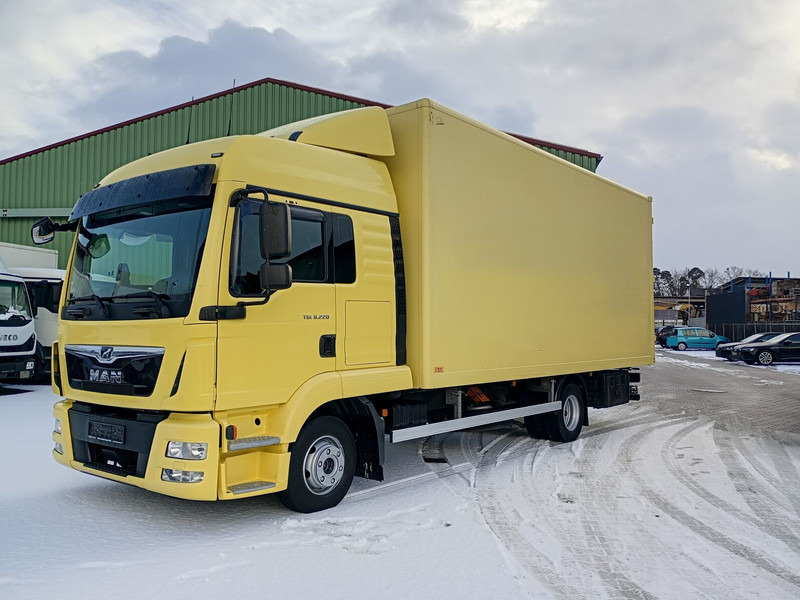 MAN Koffer 8.220 TGL Euro 6 2X Schlafplatz AHK - Kamion sa zatvorenim sandukom: slika 1 MAN Koffer 8.220 TGL Euro 6 2X Schlafplatz AHK - Kamion sa zatvorenim sandukom: slika 1