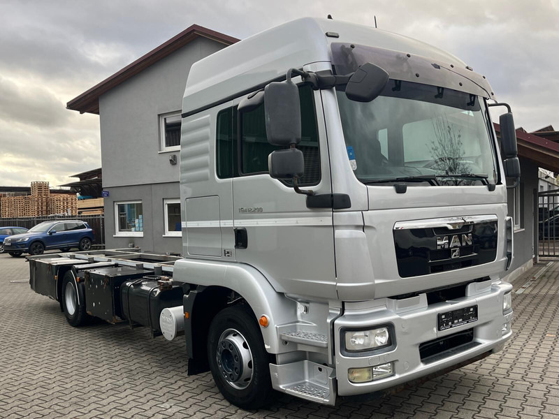 MAN TGM 12.290 BDF 4x2 Euro 5 - Kamion sa golom šasijom i zatvorenom kabinom: slika 3 MAN TGM 12.290 BDF 4x2 Euro 5 - Kamion sa golom šasijom i zatvorenom kabinom: slika 3
