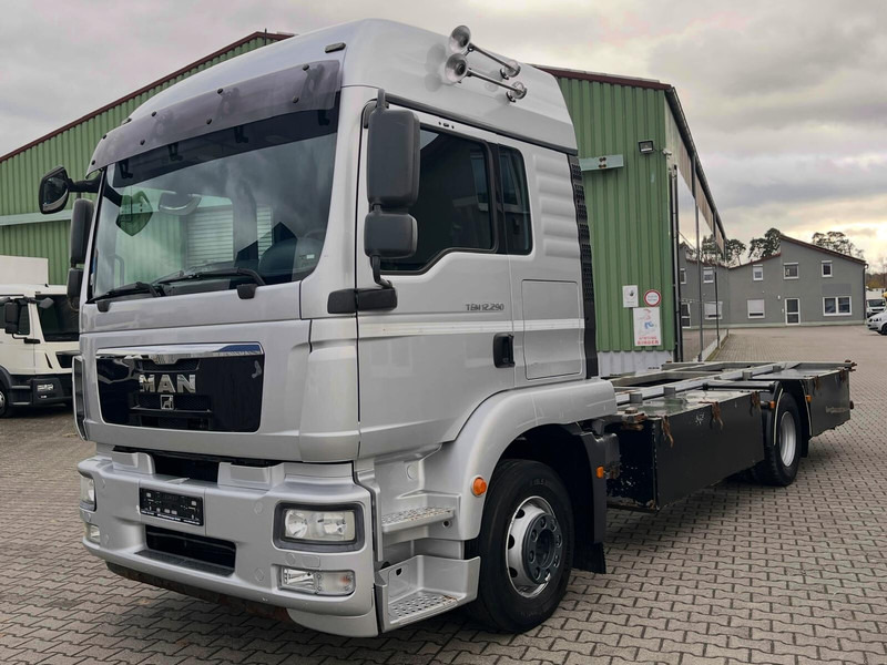 MAN TGM 12.290 BDF 4x2 Euro 5 - Kamion sa golom šasijom i zatvorenom kabinom: slika 1 MAN TGM 12.290 BDF 4x2 Euro 5 - Kamion sa golom šasijom i zatvorenom kabinom: slika 1