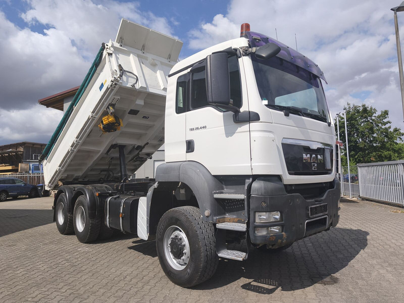 MAN TGS 26.400 6x6 GL Meiller Dreiseitenkipper Bordmatik Plane Euro - Istovarivač: slika 5 MAN TGS 26.400 6x6 GL Meiller Dreiseitenkipper Bordmatik Plane Euro - Istovarivač: slika 5