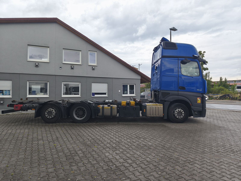 Mercedes-Benz Actros 2545 BDF - Kamion sa golom šasijom i zatvorenom kabinom: slika 4 Mercedes-Benz Actros 2545 BDF - Kamion sa golom šasijom i zatvorenom kabinom: slika 4