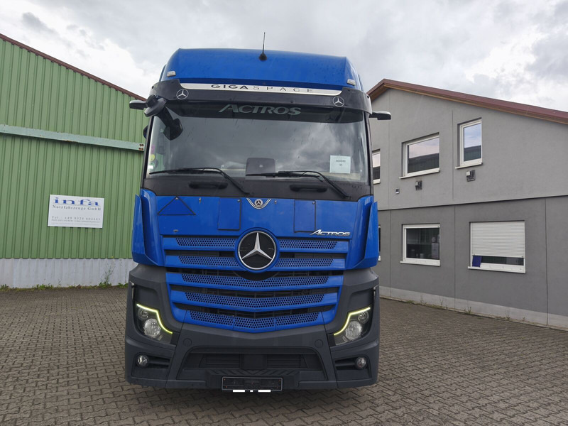 Mercedes-Benz Actros 2545 BDF - Kamion sa golom šasijom i zatvorenom kabinom: slika 3 Mercedes-Benz Actros 2545 BDF - Kamion sa golom šasijom i zatvorenom kabinom: slika 3