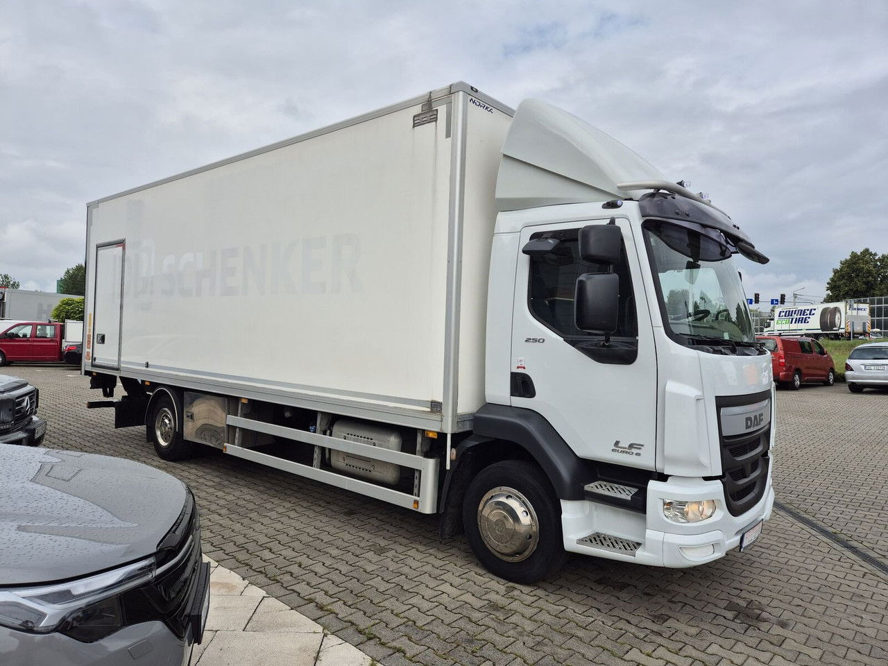DAF LF 250 FA / Euro 6 / 18 EP / 3 Seats / 1 Owner - Kamion sa zatvorenim sandukom: slika 5 DAF LF 250 FA / Euro 6 / 18 EP / 3 Seats / 1 Owner - Kamion sa zatvorenim sandukom: slika 5